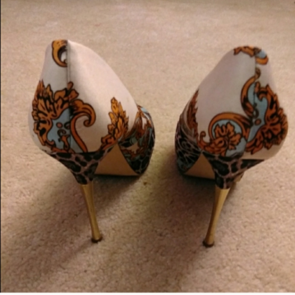 International Concepts Heels - Picture 3 of 4